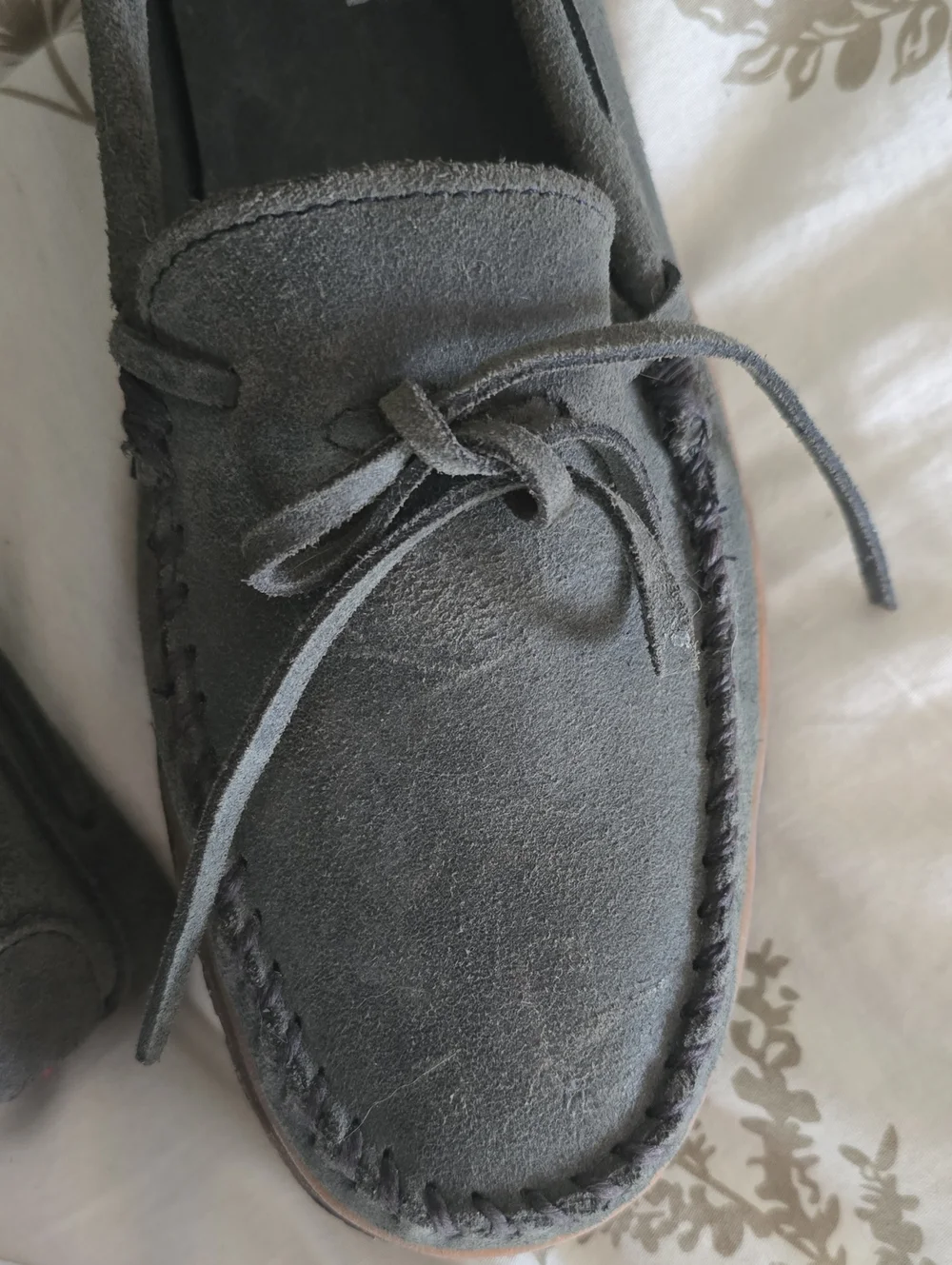 Minnetonka Grey Suede Slipper Size 10